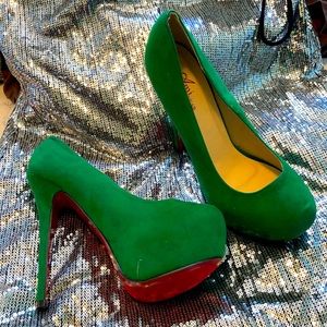 AmiClubwear sz10 velvet green platform stilettos